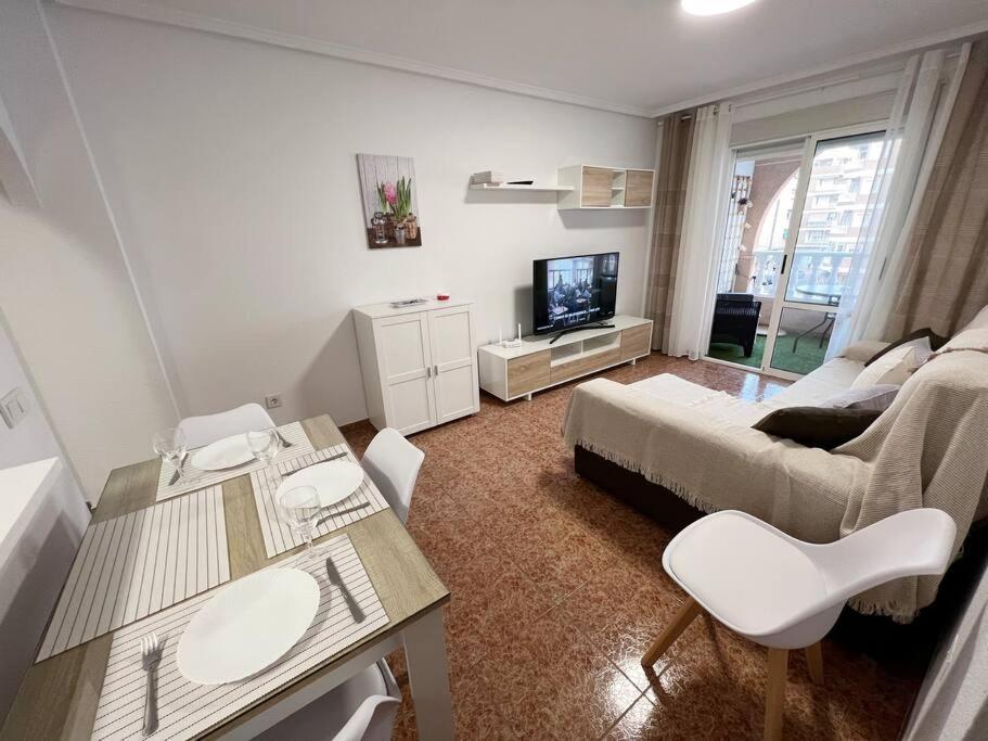 Nice And Central Apartment Торевиеха Екстериор снимка