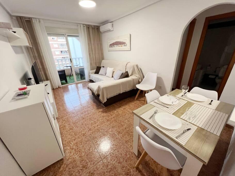 Nice And Central Apartment Торевиеха Екстериор снимка