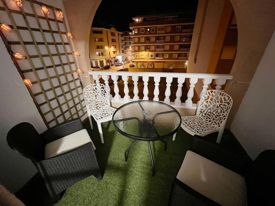Nice And Central Apartment Торевиеха Екстериор снимка