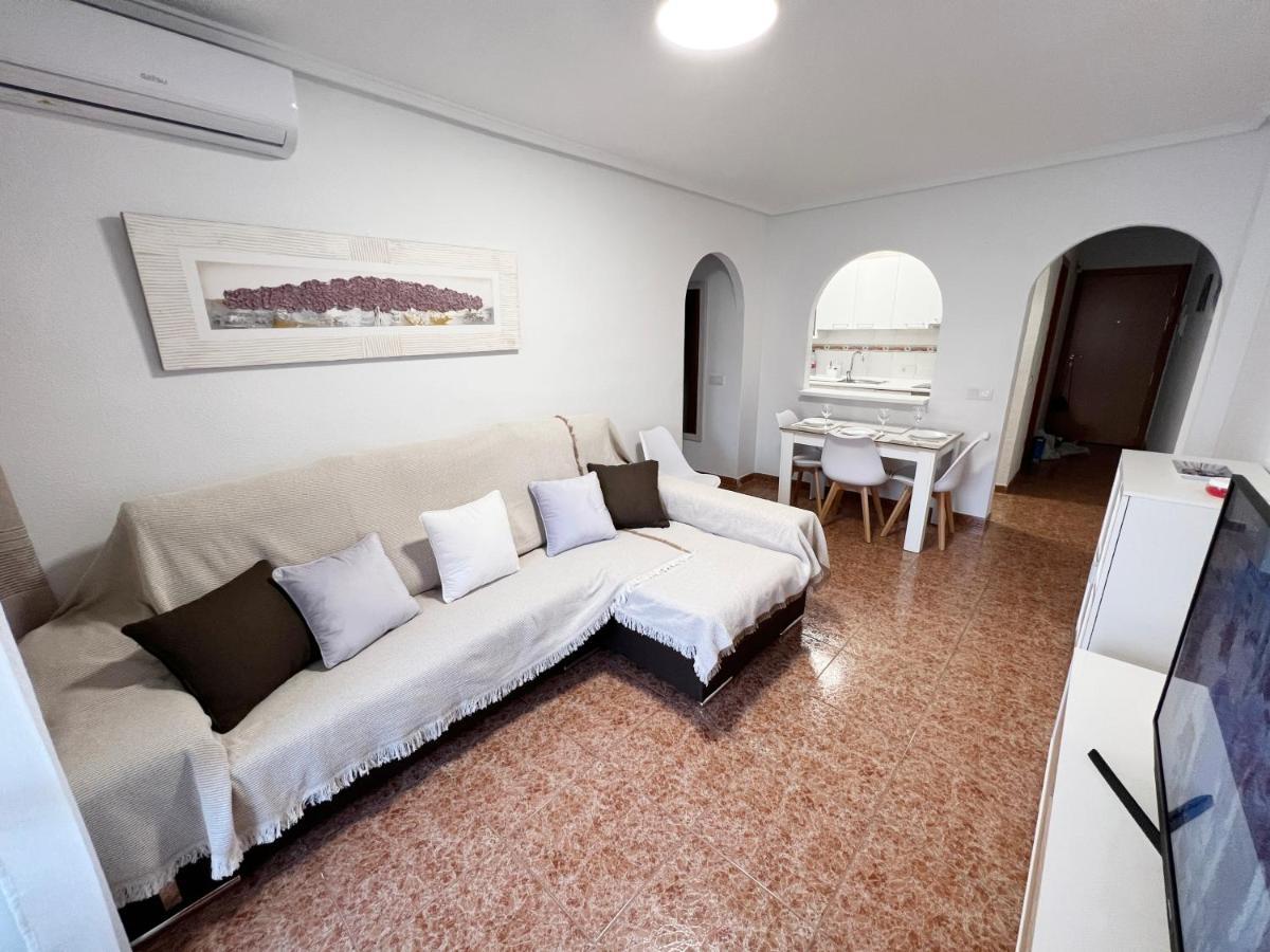 Nice And Central Apartment Торевиеха Екстериор снимка