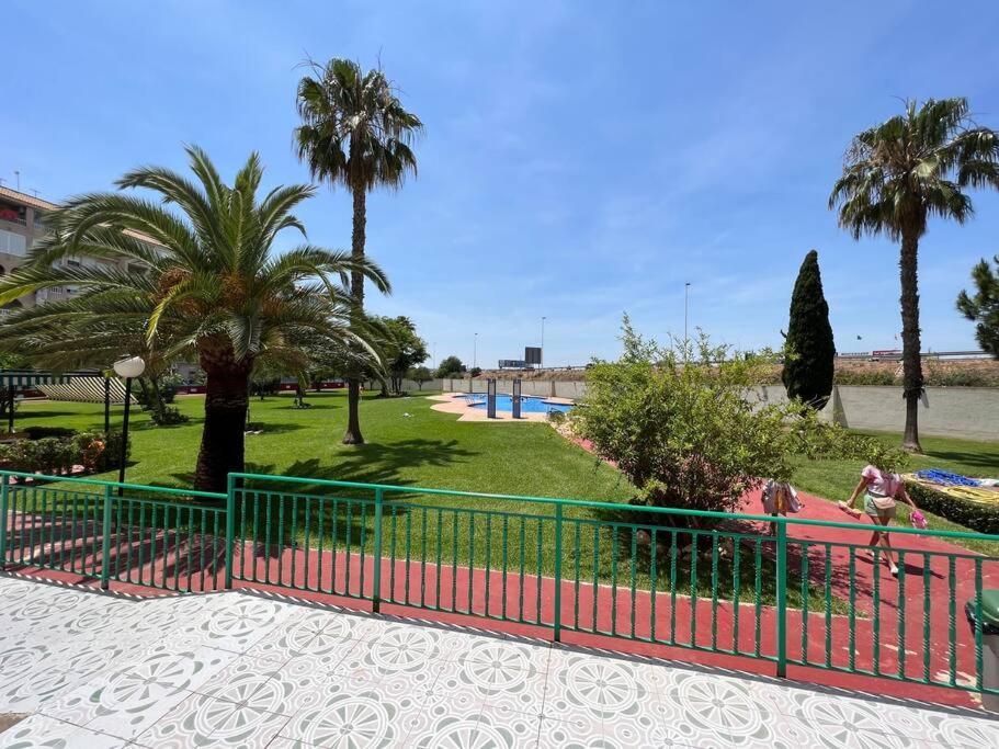 Nice And Central Apartment Торевиеха Екстериор снимка