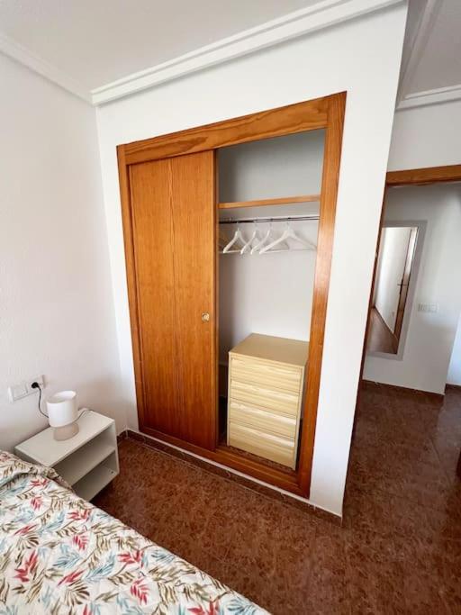 Nice And Central Apartment Торевиеха Екстериор снимка