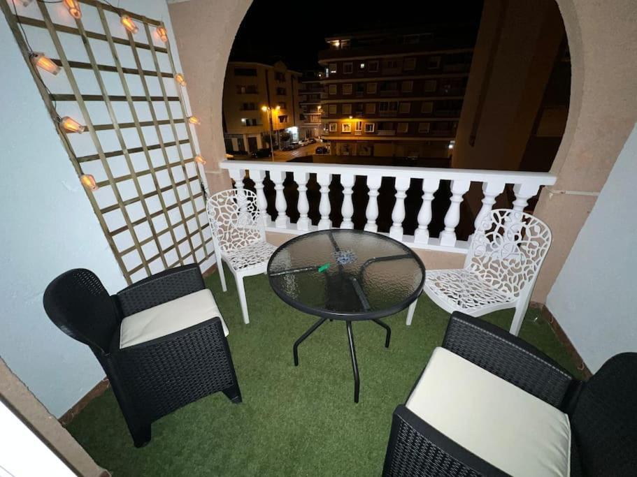 Nice And Central Apartment Торевиеха Екстериор снимка
