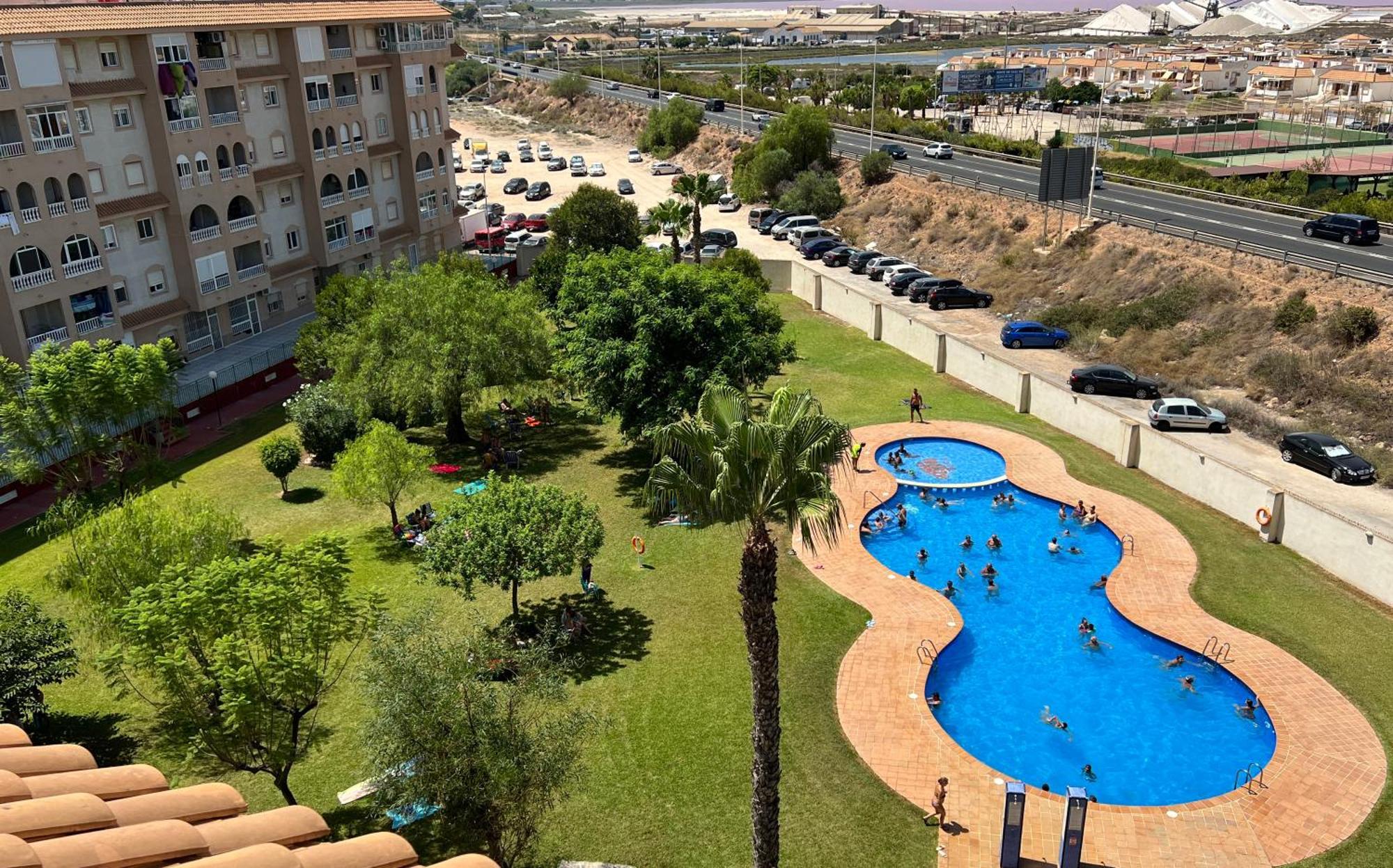 Nice And Central Apartment Торевиеха Екстериор снимка