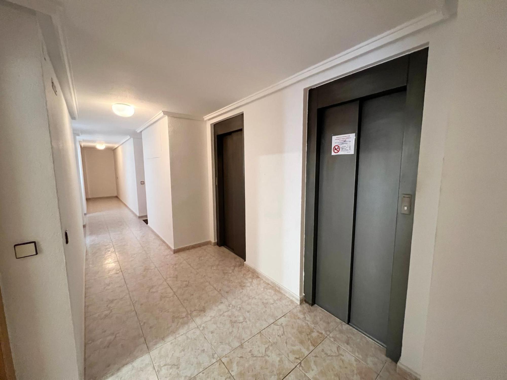 Nice And Central Apartment Торевиеха Екстериор снимка