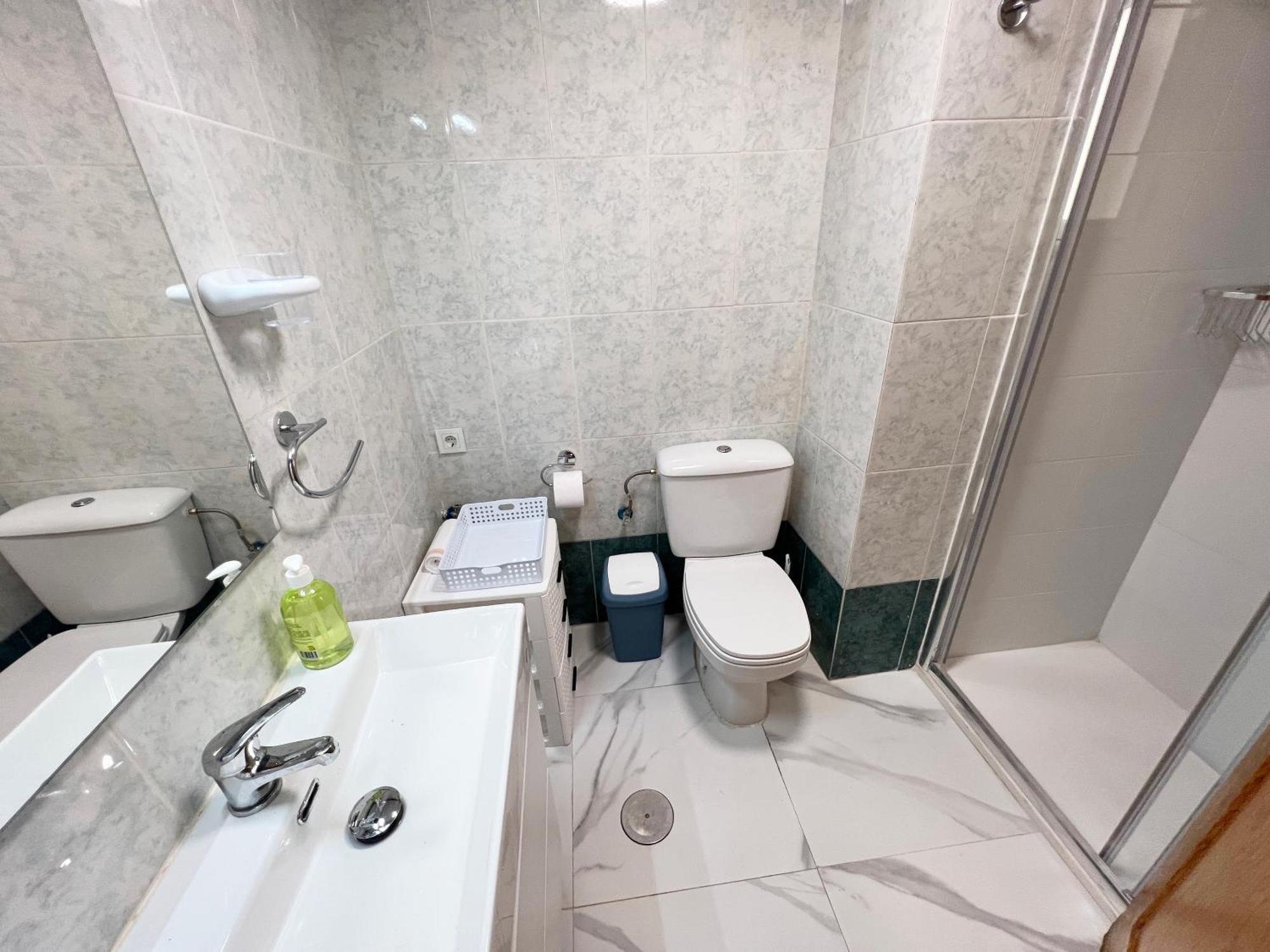 Nice And Central Apartment Торевиеха Екстериор снимка