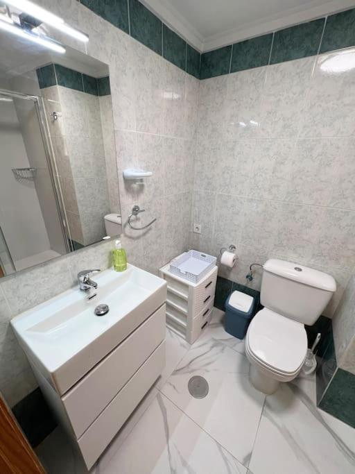 Nice And Central Apartment Торевиеха Екстериор снимка