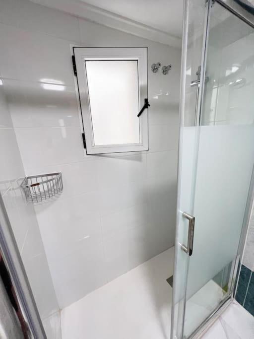Nice And Central Apartment Торевиеха Екстериор снимка