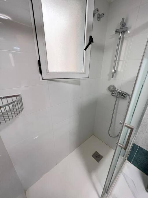 Nice And Central Apartment Торевиеха Екстериор снимка