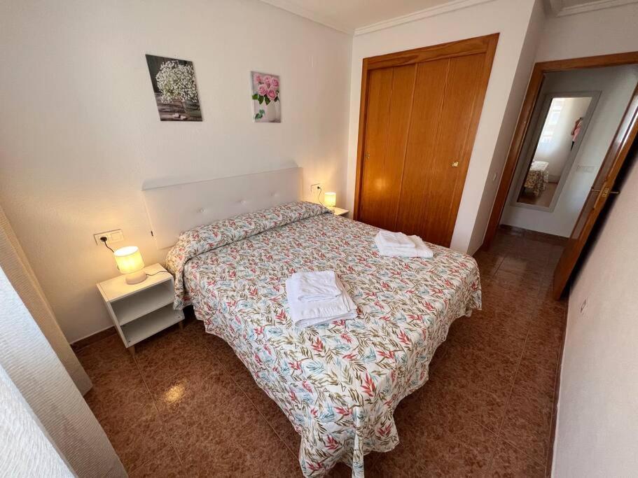 Nice And Central Apartment Торевиеха Екстериор снимка