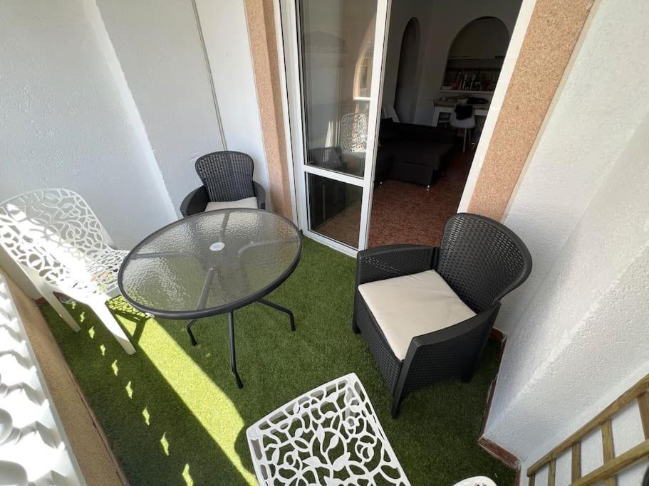 Nice And Central Apartment Торевиеха Екстериор снимка