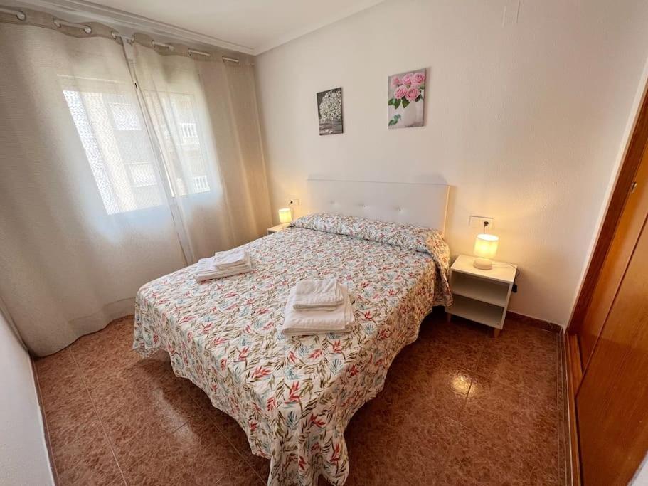 Nice And Central Apartment Торевиеха Екстериор снимка